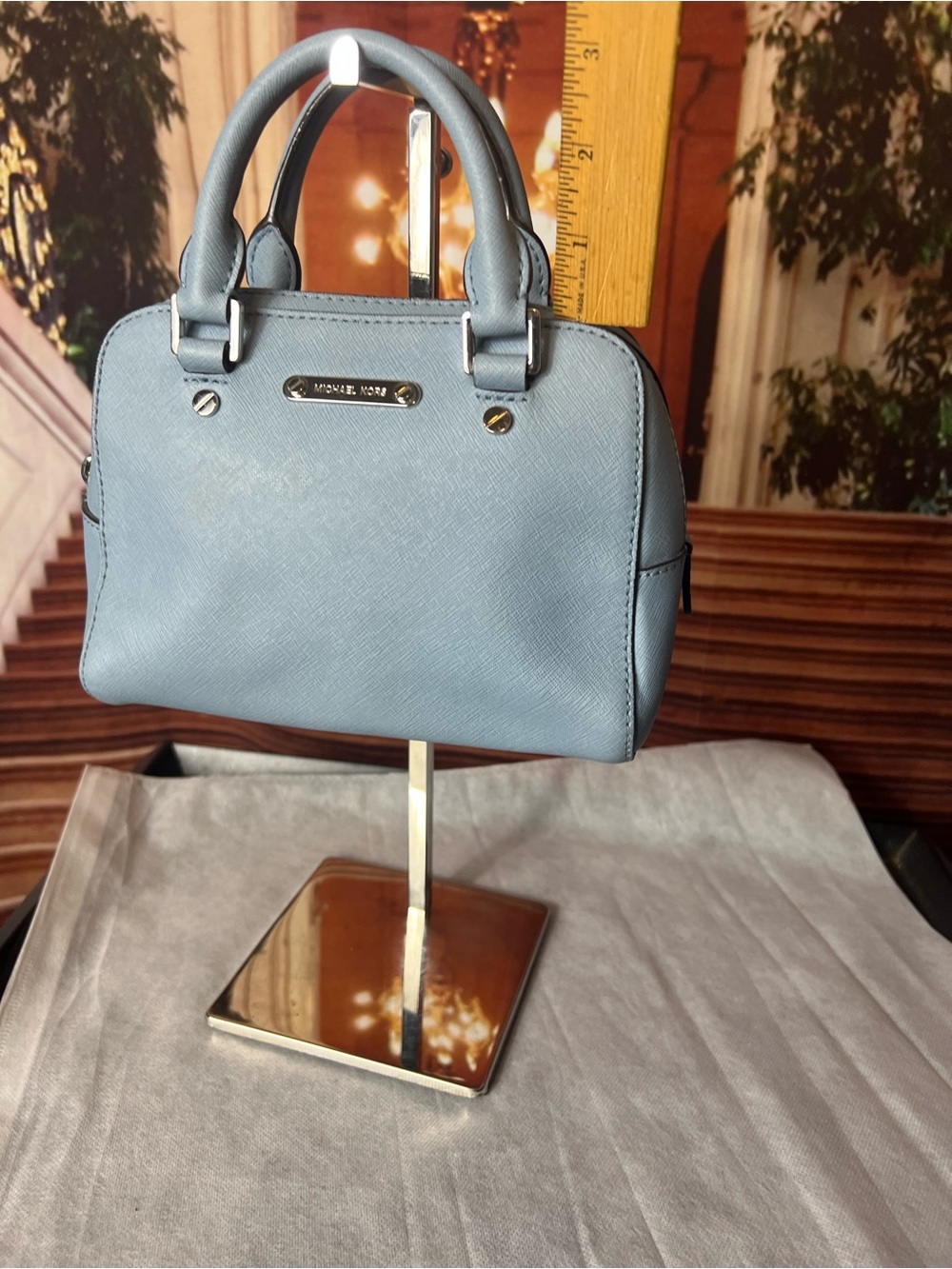 Michael Kors Savannah small satchel is crafted from baby blue saffiano leather - Picture 12 of 17